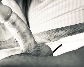 Sie schluckt problemlos ganze Schwänze