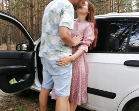 Paar macht während der Renovierung Sex in einer Wohnung