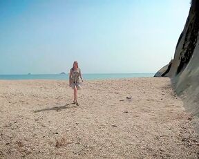 Geile Blondine macht Sex am Strand