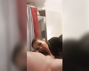 Sie liebt das Schwanzlutschen so sehr