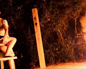 Amateur Paare macht Sex draußen am Lagerfeuer