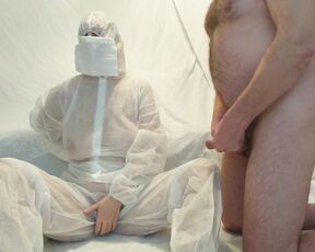 Amateurfrau versteckt ihr Gesicht während sie auf dem Schwanz ist